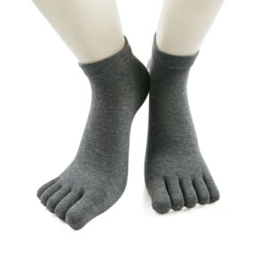 AVROPW สําหรับถุงเท้านิ้วชายและหญิงถุงเท้าห้านิ้วสําหรับถุงเท้าผ้าฝ้ายการวิ่งกีฬาสีดําและสีขาวสีเทา