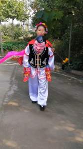 มาสคอต หญิงขี่หลังแปะ