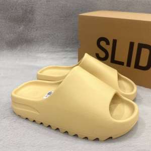 YEEZY SLIDES KANYE WEST HIGH QUALITY FASHIONABLE CASUAL SLIPPERS FOR MEN AND WOMEN WITH BOX