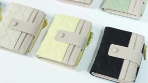 กระเป๋าสตางค์ใบสั้น หนัง Pu พกพาสะดวก ขนาดเล็กแบบพกพา พร้อมช่องใส่บัตร สีสดใส แฟชั่นสําหรับสตรี