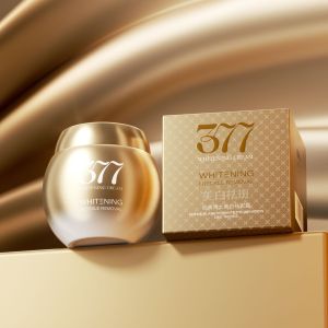 AU Popular 377 Whitening and spot-removing cream niacinamide brightens the skin reduces the appearance of dark spots hydrates and moisturizes the face providing a dewy and radiant complexion