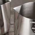 Ca đánh sữa inox 350ml có chia vạch. 