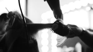 GIOVANNI 2chic Ultra-Volume Shampoo - Daily Volumizing Formula with Papaya & Tangerine Butter Promotes Weightless Control for Fine Limp Thin Hair No Parabens Color Safe - 8.5 fl oz