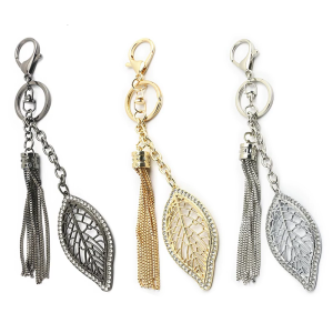 Multipurpose Sturdy Alloy Leaf Pendant Keychain Versatile Fashion Accessory for Everyday Use Casual Wear Stylish Outfits