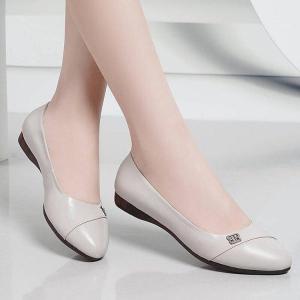 [Free Shipping] 2026 Spring/Summer New Collection: Soft-Soled Soft-Faced Non-Slip Plus-Size Shallow-Toe Slip-On Leather Shoes For Moms Perfect For Pairing With Dresses