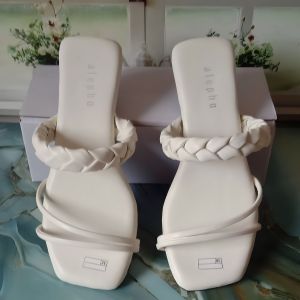 Sandal Flat Wanita Hak Tahu 2 Cm dengan Model Kepang Silang (BISA COD)