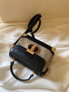 Túi Chl0 Đeo Chéo Vai Thanh Lịch L0go Sang Trọng Size 18cm (Auth Tuồn)