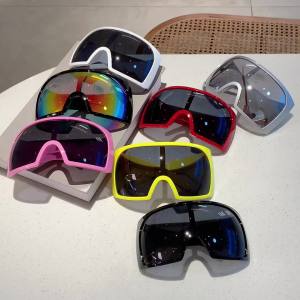 时尚超大框摩托车骑行防风面罩太阳镜个性环绕连体户外运动墨镜Fashionable oversized frame motorcycle riding windproof face mask sunglasses personalized surround one-piece outdoor sports sunglasses