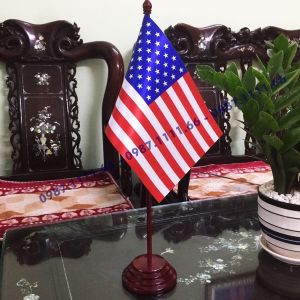 Cờ Để Bàn Làm Việc Đế gỗ cắm 1 cờ Mỹ Chất liệu vải phi bóng in chuyển nhiệt