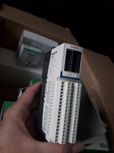 Mô đun STBDDO3705KS Schneider - modul đầu ra số STB DDO 3705 24 V DC - 16 DO