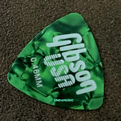 ปิ๊กกีต้าร์ Gibson 0.46 0.71mm ทรงหยดน้ำ ทรงสายเหลี่ยม แยก 1 ตัว **คละสี**