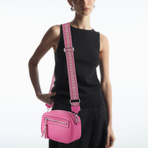 LIKEBAG กระเป๋าสะพายข้างแบบเรียบง่ายมีซิปขนาดใหญ่สำหรับเดินทางกระเป๋าแบบสะพายข้างมีริบบิ้นแฟชั่นกระเป๋าสะพายไหล่สไตล์ยุโรปและสหรัฐอเมริกาเทรนด์ Su กระเป๋าสี่เหลี่ยมขนาดเล็กหนัง Grain PU ลิ้นจี่กระเป๋าผู้หญิงสวยงาม