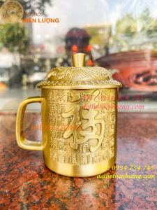 Cốc nước có nắp bằng đồng chữ Phúc hoa văn rồng phượng cao 11cm đk miệng 8cm nặng 0.6kg