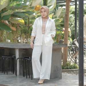 Kemeja Linen Oversize & Kemeja Polos Lengan Panjang: Pilihan Terbaik untuk Wanita