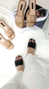 Sandal flat wanita Simoncelli