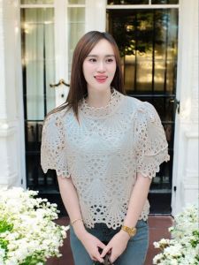 TUM BANGKRAUY - เสื้อลูกไม้แขนพอง สีขาว คอตั้ง อก 42 นิ้ว ทรงสวยเรียบหรู ใส่ออกงานได้ ใส่ไปงานมงคล No.9888