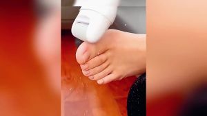 Máy tẩy tế bào chết cho chân phiên bản mới 2026 máy tẩy tế bào chết điện có thể sạc lại dụng cụ chăm sóc bàn chân máy chà chân dành cho phụ nữ nam giới chăm sóc gót chân (màu trắng phiên bản cơ bản).