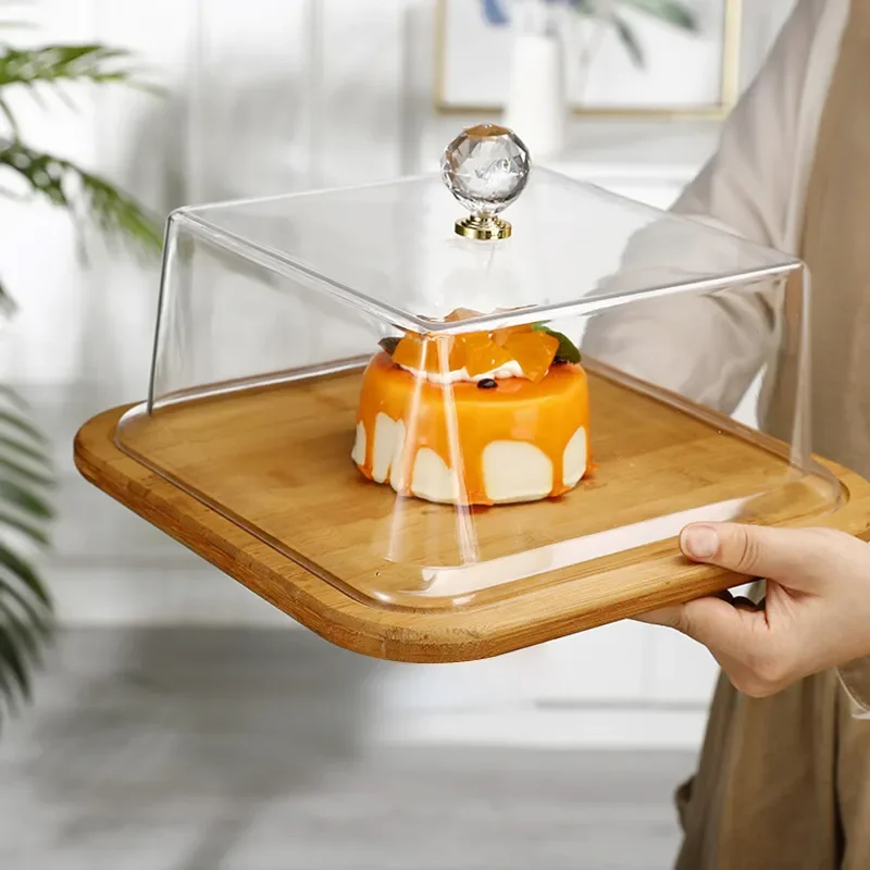 Serving dish with clearance cover