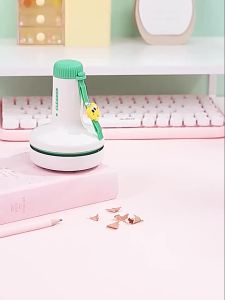 การค้าต่างประเทศ  USB ดูดฝุ่นตั้งโต๊ะ ทำความสะอาดเศษยาง ทำความสะอาดคีย์บอร์ด สะดวก เครื่องทำความสะอาดเครื่องเขียนไร้สายขนาดเล็ก [ จัดส่งฟรี ]