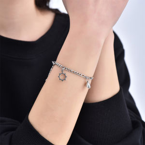 Hmeme 2PCS Stainless Steel Non-fading Hip-hop Hand Chain Love Magnet Sun Moon Bracelet For Couple Girlfriend Simple Hand Jewelry