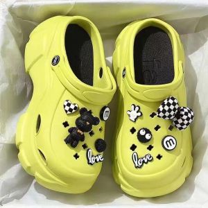 [Free Shipping] 2025 New Cartoon Bear Clogs for Women Summer Outdoor Fashionable Thick-Soled Height-Increasing Beach Closed-Toe Slippers