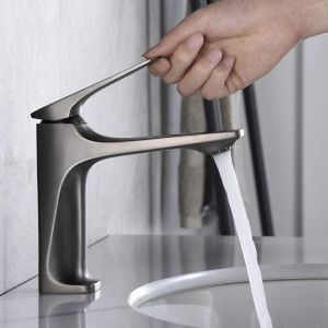 NHLYX New Modern Bathroom Sink Faucet Single Handle Deck Mounted Wash Basin Water Tap Brass Core Hot And Cold Mixer Sink Faucet