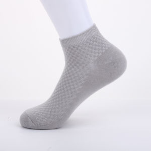 ถุงเท้าข้อสั้นสำหรับผู้ใหญ่ ขนาดฟรีไซส์ ผลิตจากใยไผ่ไม่อับชื้น เนื้อผ้าหนานุ่ม ใส่สบาย