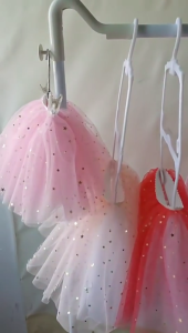 Girls Ballet Dance Skirt 3-12 Years Old 3 Layers Tulle Sequins Ballet Dance Dress Half Length Dress Elastic Waistband