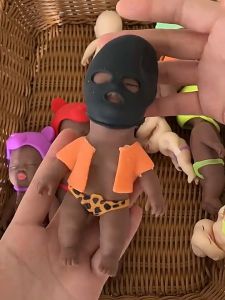 👶Búp Bê Natasha 14 cm Da Màu Mang Áo Len Mini Đáng Yêu