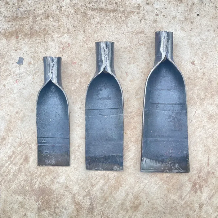 หัวเสียมเหล็กแหนบอย่างหนา สำหรับสับรากไม้และขุดดินแข็ง มีหลายขนาด