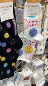 ถุงเท้า smile ข้อยาว เกาหลี kikiya socks น่ารักมากมี 3 แบบ