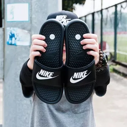 Nike benassi vs adidas cloudfoam on sale