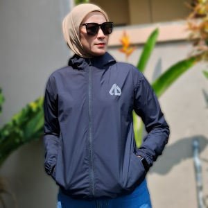 Jaket olahraga outdoor dan motor windbreaker water repellent addict