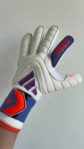 Latex Football Goalkeeper Gloves for Match and Training