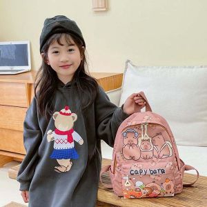 OQEWPI ไนลอนทำจากไนลอน กระเป๋าเป้สะพายหลัง Capybara สายรัดกว้าง หนาขึ้น กระเป๋านักเรียนความจุขนาดใหญ่ สายรัดปรับได้ ใช้งานได้หลากหลาย กระเป๋าเดย์แพ็ครูปสัตว์การ์ตูน ใช้ได้ทุกเพศ