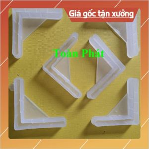Chân nhựa lót kệ sắt V lỗ chống trầy xước nhiều