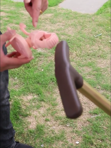 อุปกรณ์เสริมรถเข็นเด็กแบบ2ใน1ที่แขวนแขวนรถเข็นเด็กขาตั้งที่วางโทรศัพท์หมุนได้360องศาระหว่างการเดินทาง