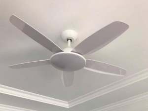 (Ảnh Thật)Quạt trầnQuạt trần 5 cánh trang trí lắp phòng khách-phòng ngủ động cơ DC 6 tốc độ gióđèn 3 chế độ tích hợp điều khiển từ xa