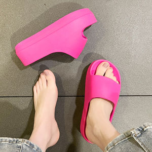 QZshop ห้ามพลาด รองเท้าแตะลำลองแฟชั้นสวยหรูดูเรียบร้อยมีพื้นกันลื่นให้อย่างดี น้ำหนักเบาใส่สบายสุดๆๆ มี4สี พร้อมส่งมั่กๆ