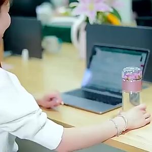 Tea and Water Separation Glass Cup High-Value Double-Layer Tea Brewing Cup for Women New Summer Flower Tea Water Cup logo