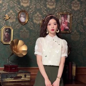 Ammin2024 mùa hè mới Trung Quốc thêu hoa đứng cổ áo tay áo bong bóng Áo voan người phụ nữ nước ngoài phong cách thiết kế cảm giác của một Áo Blouse thanh lịch có nút ngắn tay cổ điển thích hợp