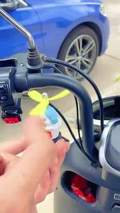 [TẶNG MIẾNG DÁN] LYLY Đồ chơi Vịt nhỏ màu vàng dễ thương có cánh quạt trang trí xe máyxe đạp điệnxe máy điệnxe hơi