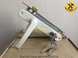 Khoá cửa 4500 nhôm hệ Nhựa lõi thép xingfa pma loại tay tròn