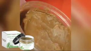 Hoegoa Batana Oil Hair Mask Improves hair texture hydrates and nourishes dry and frizzy hair and makes hair smooth and supple