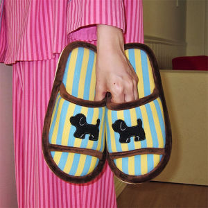 WY-Xixitiao Dép đi trong nhà vui vẻ nhỏ màu đen chó Internet người nổi tiếng thấm mồ hôi bông dép xuân hè phòng máy lạnh Nhà Phụ Nữ Cá Tính khối màu sọc Dép đi trong nhà