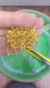 สร้อยคอทองไม่ซีดจางสุภาพสตรีนกยูงเปิดหน้าจอจี้ทองย้อนยุคสไตล์ชนเผ่า