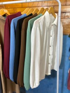 Kemeja Wanita Crinkle Airflow Atasan Wanita Jumbo Full Kancing Aktif