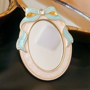 JON09 Mini Enamel Makeup Mirror Baroque Metal Frame Crystal Bow Mirror Portable Vintage Lolita Embossment Mirror Travel Use