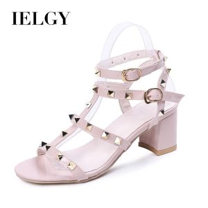 IELGY รองเท้าส้นสูงหมุดย้ำสไตล์นางฟ้าที่เข้ากับทุกชุดส้นสูงหนาสั้นของผู้หญิง