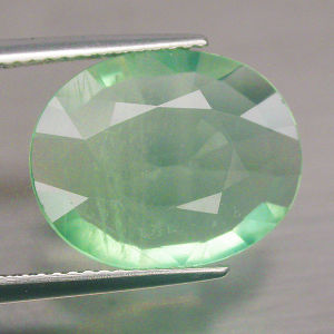 พลอย แท้ ธรรมชาติ 6.83 กะรัต ฟลูโอไลฺท์ (Natural Fluolite) สีเขียวอ่อน พลอยเนื้ออ่อน